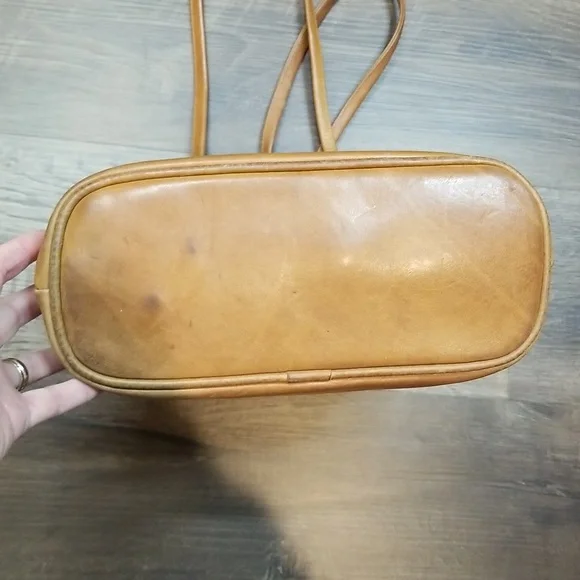 American West leather handbag. Bow front bag. - Picture 4 of 12